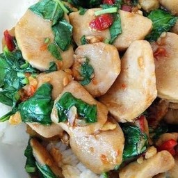 ข้าวกะเพราลูกชิ้นหมู + หมูสับ