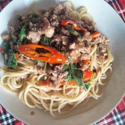 สปาเก็ตตี้กระเพราเนื้อ