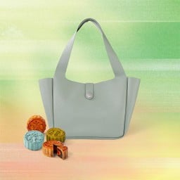 Mooncake premium set classic flavor with green tote bag