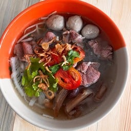 มั่งมีเฝอลาว&ข้าวเปียกหมูกรอบ สัตหีบ