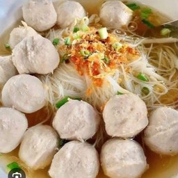 ก๋วยเตี๋ยวลูกชิ้นหมู