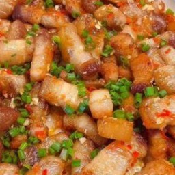 สามชั้นผัดพริกเกลือ