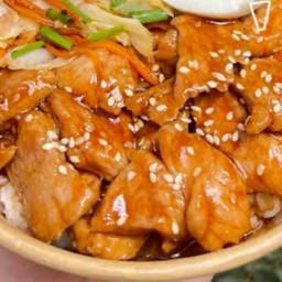 ข้าวหมูนุ่มซอสสไปซี่