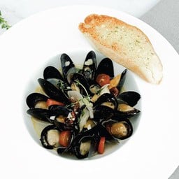 Blue Mussels with White Wine Sauce