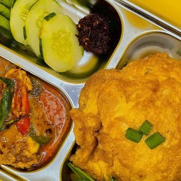 ข้าวไข่เจียว/ไข่ดาว + แกงเผ็ด