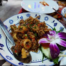 ปลาหมึกผัดพริกเกลือ