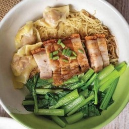 บะหมี่เกี๊ยวหมูกรอบ