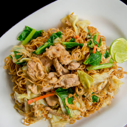 มาม่าผัดซีอิ๊วหมู