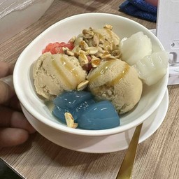 ไอศครีมน้ำตาลโตนดทรงเครื่อง