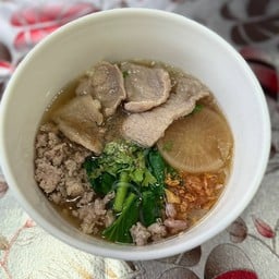 ก๋วยเตี๋ยวหมูน้ำใส