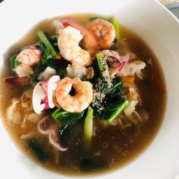 ราดหน้าเส้นใหญ่ทะเล