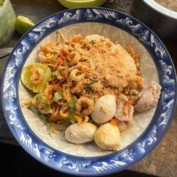 ต้มยำแห้งเส้นคลุก+น้ำซุปใส