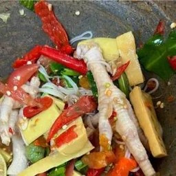 ตำหน่อไม้ตีนไก่