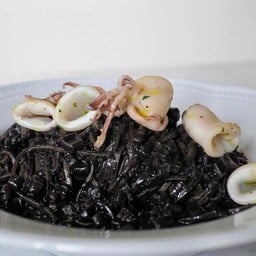 พาสต้าแองเจิลแฮร์ซอสหมึกดำ