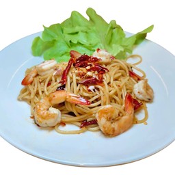 สปาเก็ตตี้ผัดพริกแห้งกุ้งสด