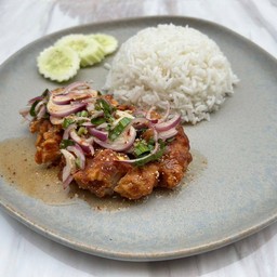 ข้าวยำไก่ทอด