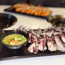 หมึกกล้วยดำย่าง 1กก. พร้อมน้ำจิ้มซีฟู้ด ของสดใหม่วันต่อวัน