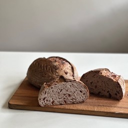 Half loaf : walnut cranberry (ครึ่งโลฟ)