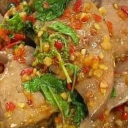 กะเพราตับหมู ราดข้าว พริกสด หรือพริกแห้ง