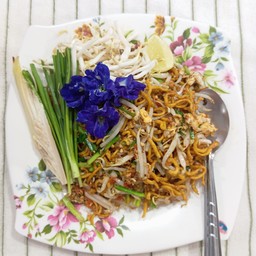 ผัดไทยโบราณหมี่กรอบ