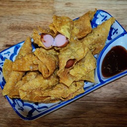 เกี๊ยวไส้กรอกทอด