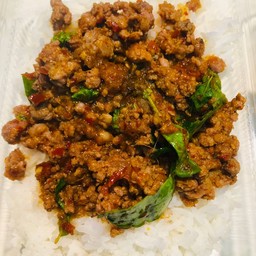 พริกแกงเนื้อสับ(โคขุน)ราดข้าว