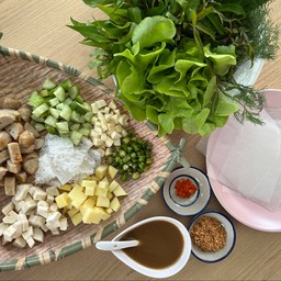 แหนมเนือง (แผ่นแป้งแบบแช่น้ำ)