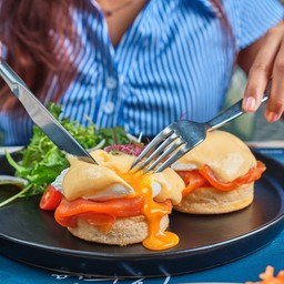 Eggs Benedict Salmon
