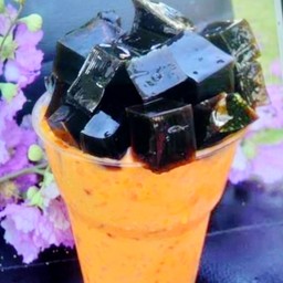 ชานมเย็น + เฉาก๊วย