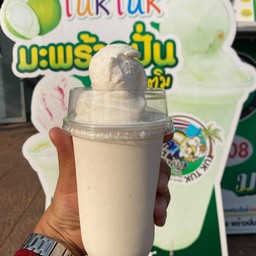 น้ำมะพร้าวปั่นหน้าไอติม