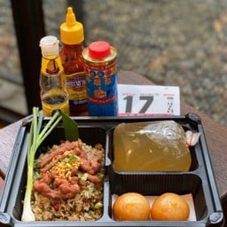oC-ข้าวผัดคั่วพริกเกลือสันคอหมู + ซาลาเปาไส้ครีมมินิ 2ลูก