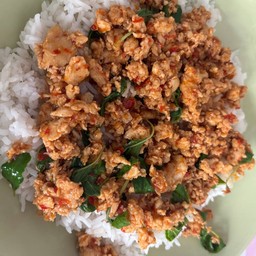 กระเพราอกไก่สับ