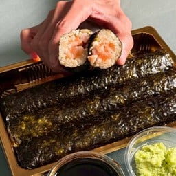 ซูชิโรล ต่อกล่อง