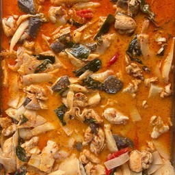 แกงหน่อไม้เปรี้ยวใส่ไก่