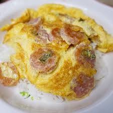 ไข่เจียวแหนมราดข้าว