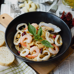 สปาเก็ตตี้ซีฟู้ดผัดพริกกระเทียม