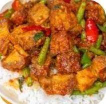 ข้าวผัดพริกเผาหมูกรอบ