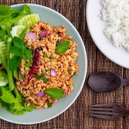 ลาบหมูเป็นกับข้าว