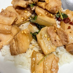 ข้าวผัดกะเพราหมู 3 ชั้น