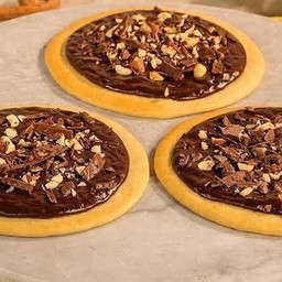 MINI CHOCOLATE PEANUTS PIZZA 4PC ~ พิซซ่ามินิช็อกโกแลตถั่วลิสง 4 ชิ้น