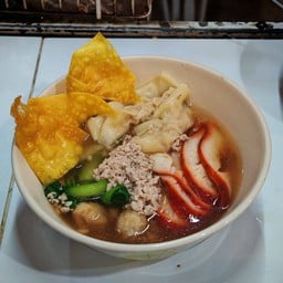 บะหมี่เกี๊ยวไก่แดง