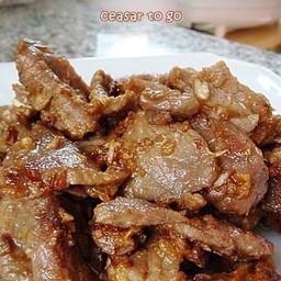 เนื้อทอดกระเทียมเป็นกับข้าว