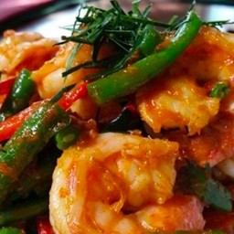 ผัดพริกแกงกุ้งใส่ถั่วราดข้าว