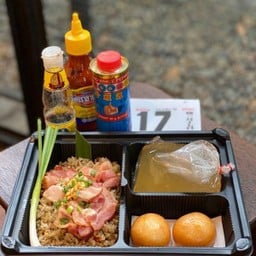 oB-ข้าวผัดคั่วพริกเกลือเบคอน + ซาลาเปาไส้ครีมมินิ 2ลูก