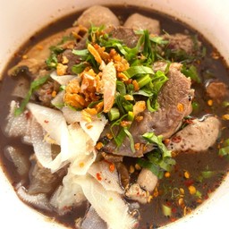 ก๋วยเตี๋ยว เนื้อ น้ำตก