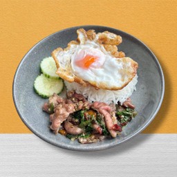 กะเพรา เนื้อ น่องลาย ไข่ดาว