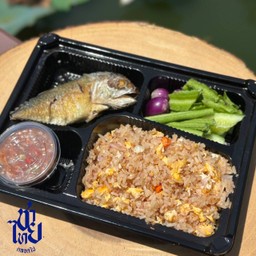 ข้าวผัดน้ำพริกปลาทูทอด