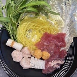 ชุดรวมหมู 🐷 /สามชั้นสไลด์ 3ชิ้น/สันคอ 3ชิ้น/หมึกบั้ง 1ชิ้น/ปลาม้วนสาหร่าย 1ชิ้น/ผักกาด/ผักบุ้ง