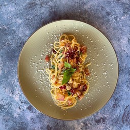 สปาเก็ตตี้ผัดเบคอนพริกแห้ง