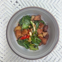 Thai Stir Fried Kale with Crispy Pork ผัดคะน้าหมูกรอบ